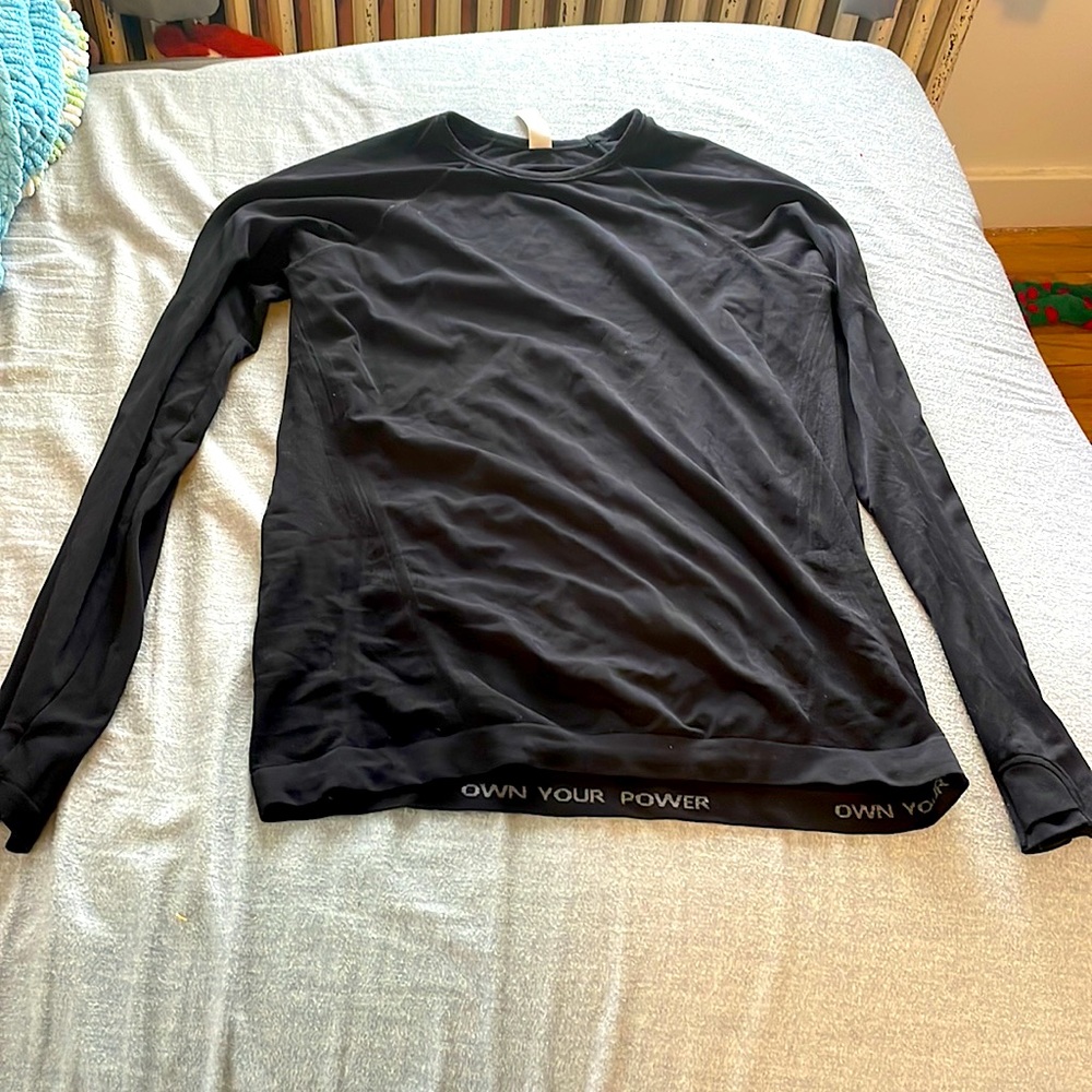 This is a Athleta girls long sleeve athletic top, color is black and is great